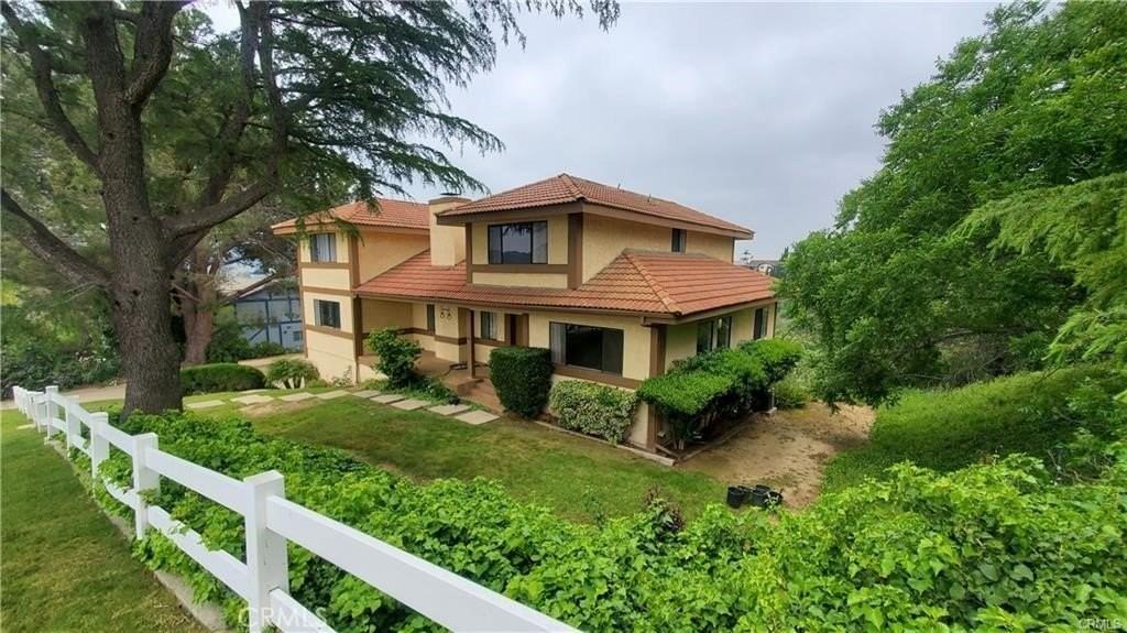 2721 Broken Feather Ln - Photo 2 of 20