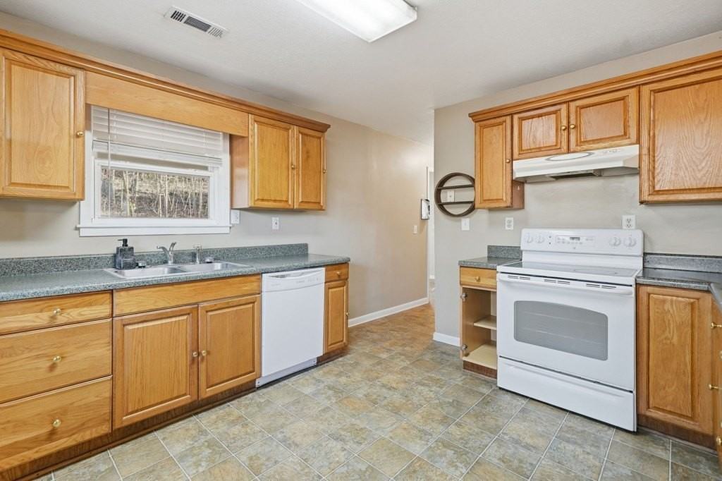 46 James Dr - Photo 7 of 34