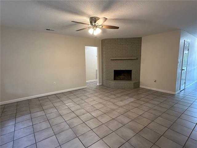 123 W Queens Dr - Photo 2 of 14