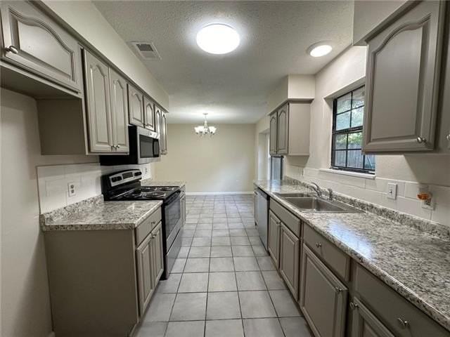 123 W Queens Dr - Photo 4 of 14