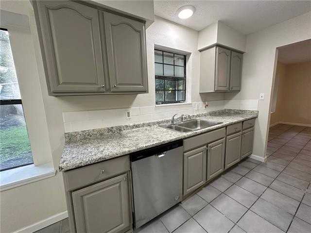 123 W Queens Dr - Photo 5 of 14