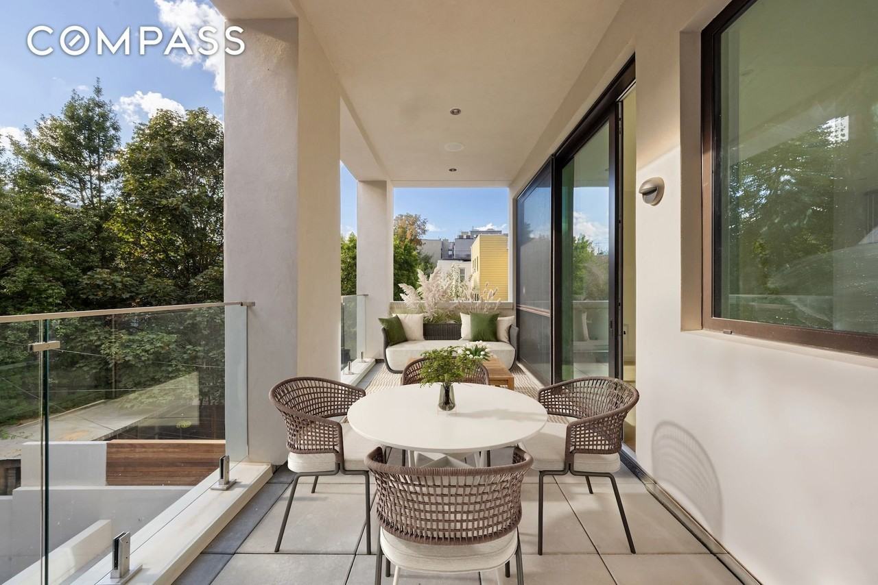 1005 Lorimer St #2A - Photo 4 of 17