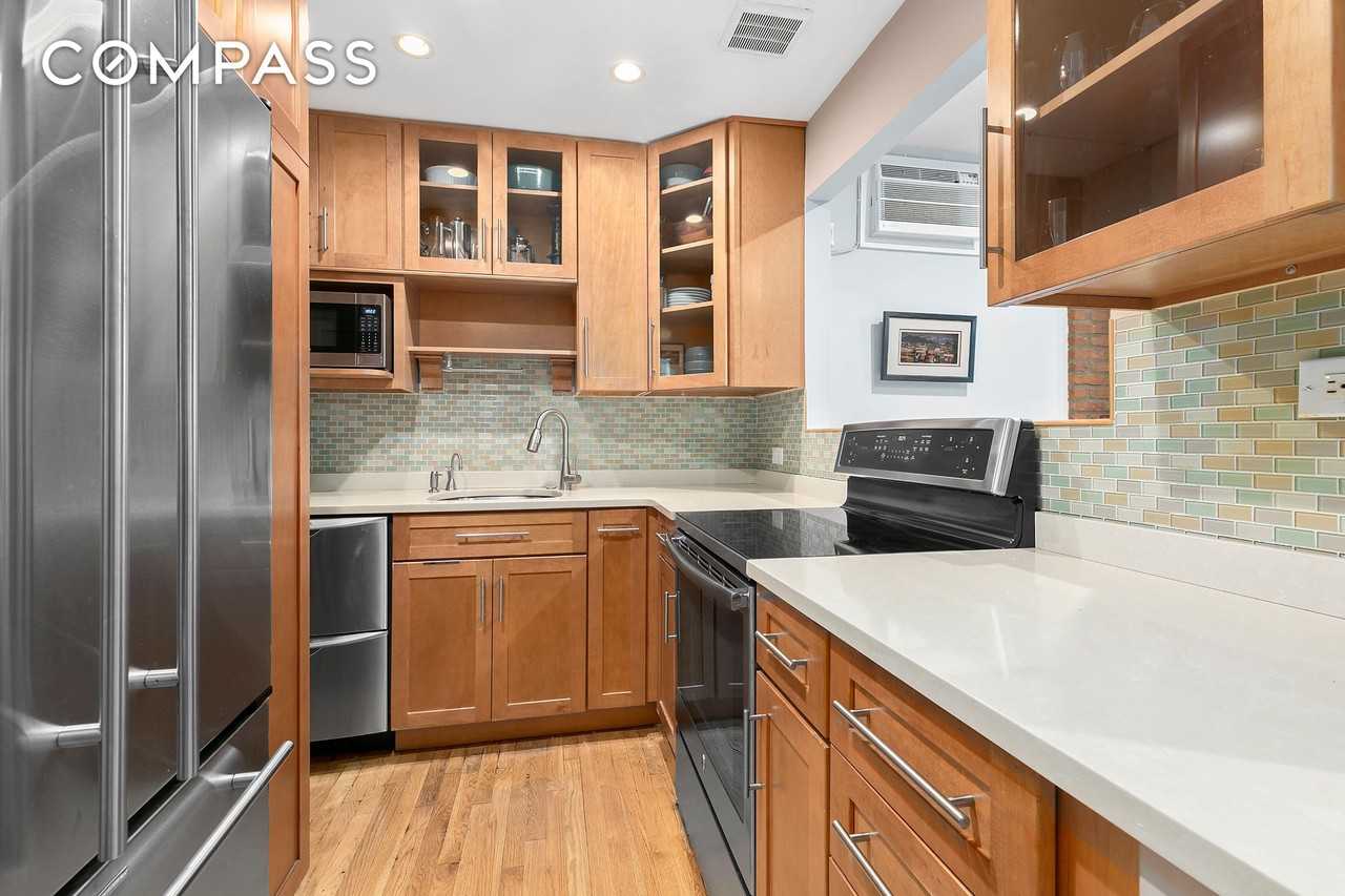 255 W 95th St #1B - Photo 3 of 12