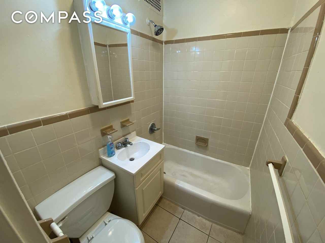 1728 2nd Ave #4B - Photo 3 of 4