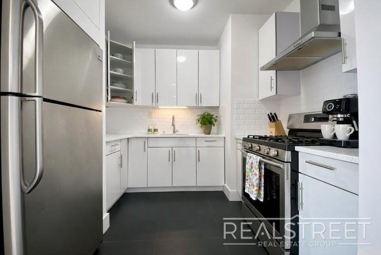 9002 Queens Blvd #605 - Photo 3 of 18