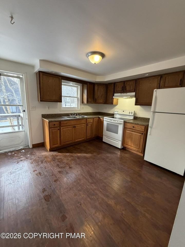 28 Mountain Dr Unit 102 #102 - Photo 3 of 14