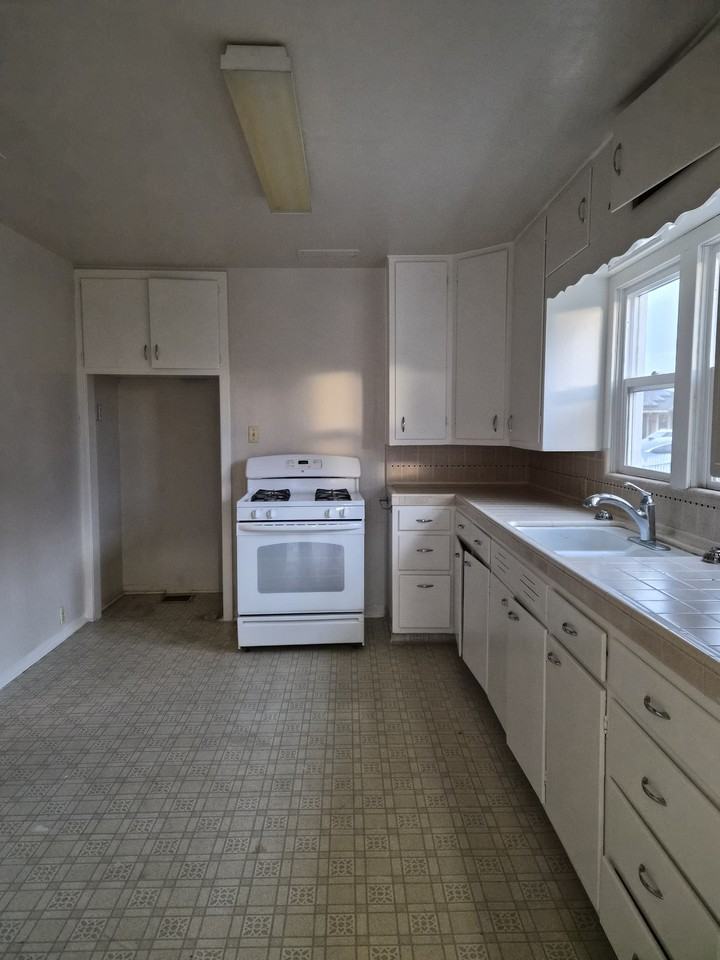 1059 S Rupert Ave #1 - Photo 5 of 16