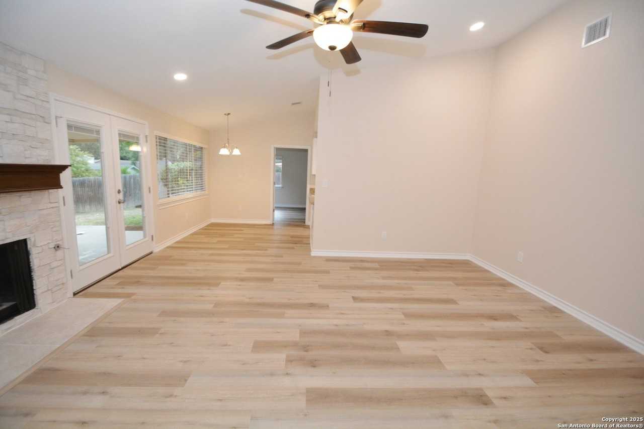 5719 Kissing Oak St - Photo 5 of 20