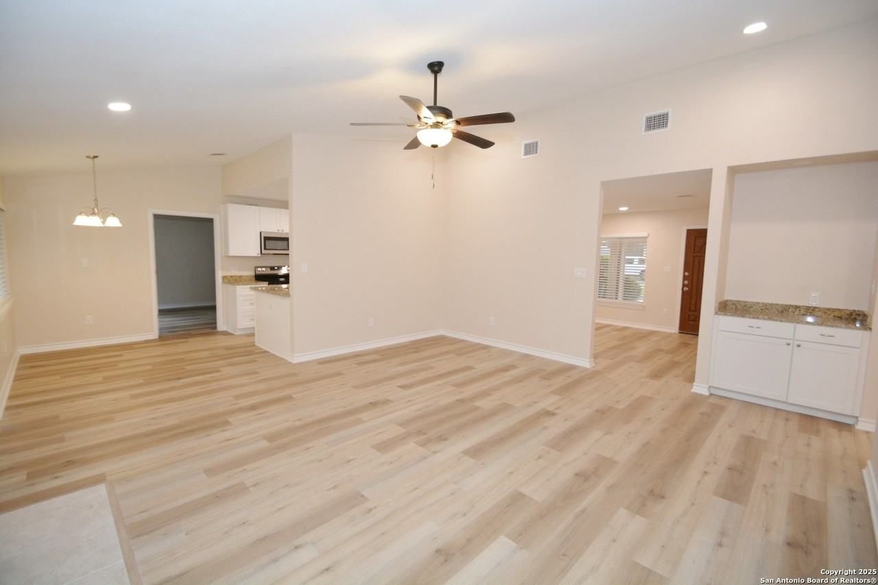 5719 Kissing Oak St - Photo 6 of 20