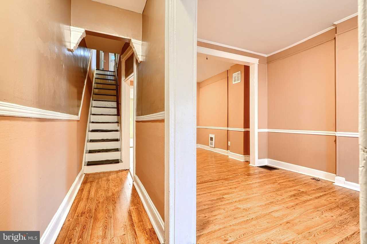 2715 E Monument St - Photo 3 of 35