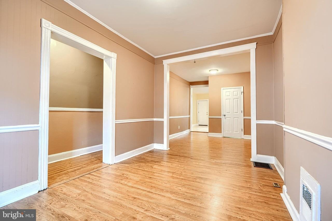 2715 E Monument St - Photo 5 of 35