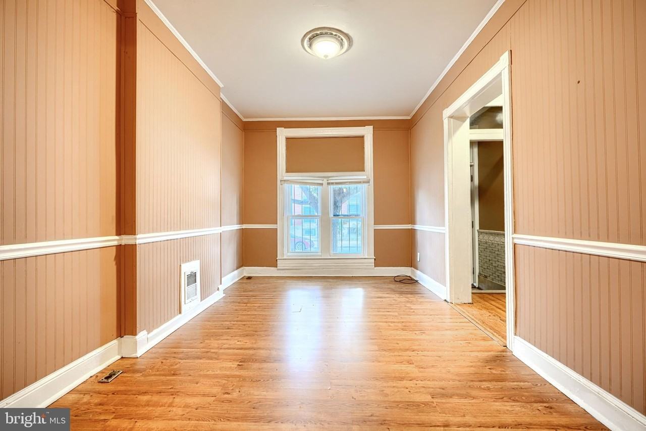 2715 E Monument St - Photo 6 of 35