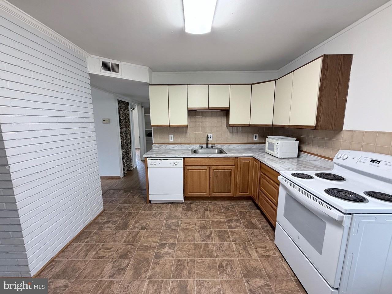 2207 Luzerne Ave - Photo 7 of 39