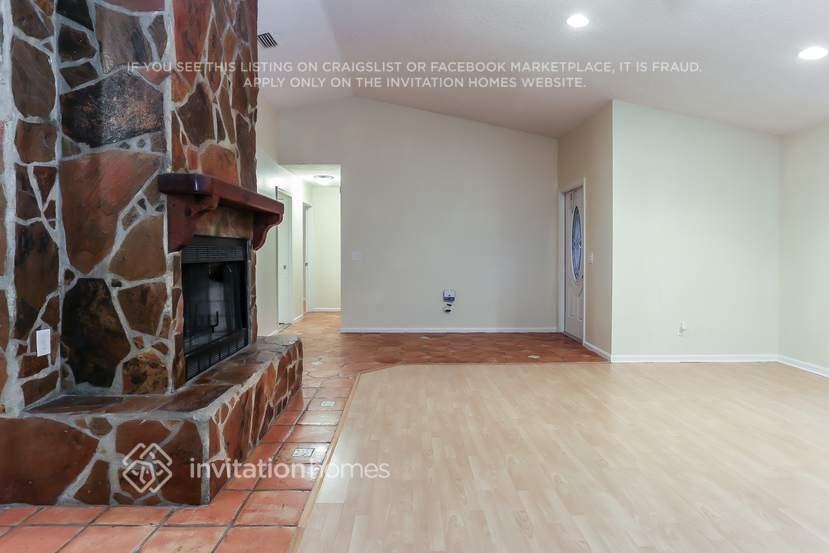 5241 110th Ave N - Photo 3 of 18