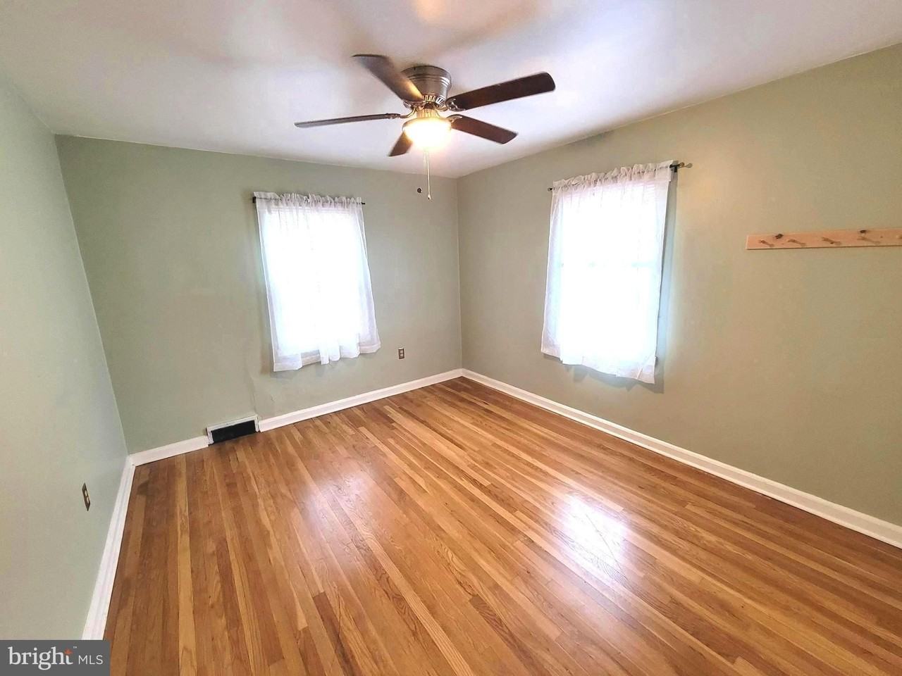 426 Grant Ave - Photo 5 of 22