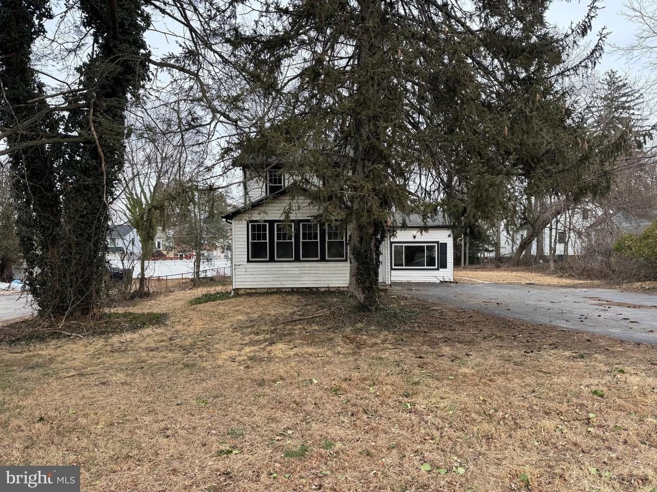 365 E Springfield Rd - Photo 3 of 15