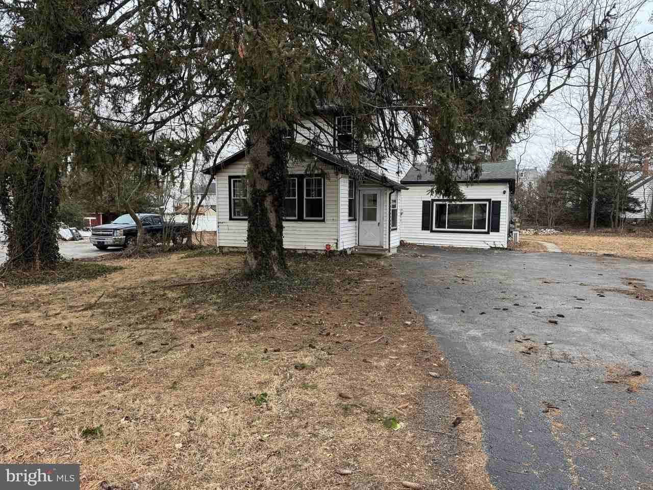 365 E Springfield Rd - Photo 4 of 15