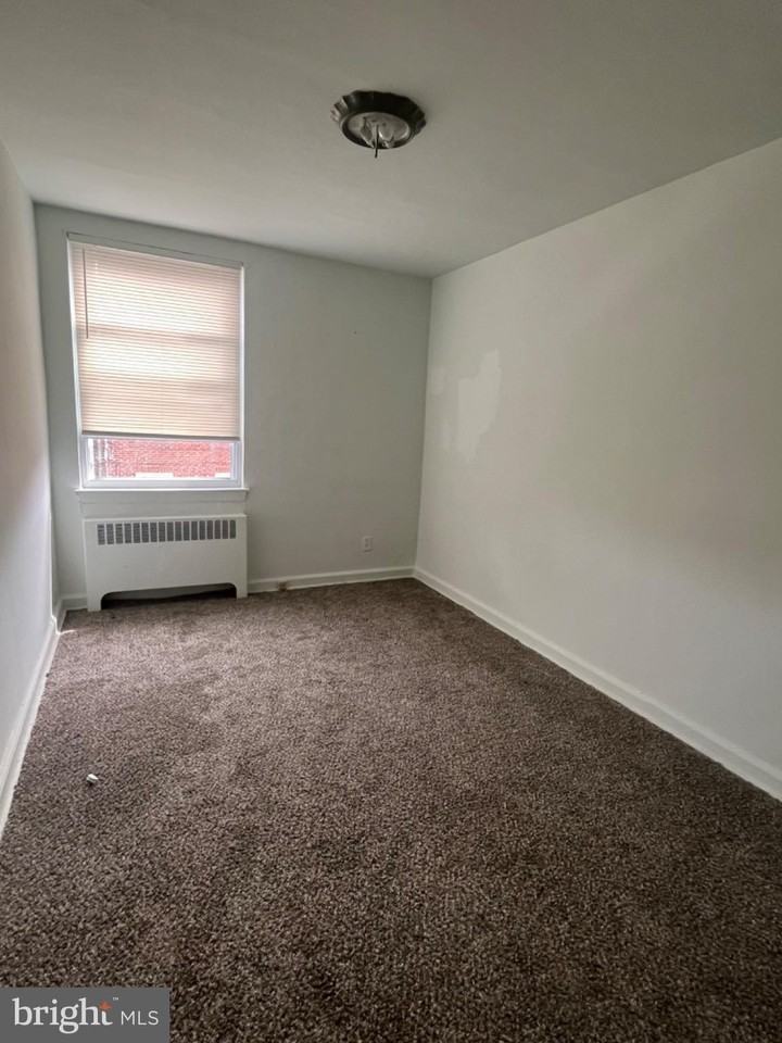 914 E Sharpnack St 2nd Fl #2ndFL - Photo 3 of 6