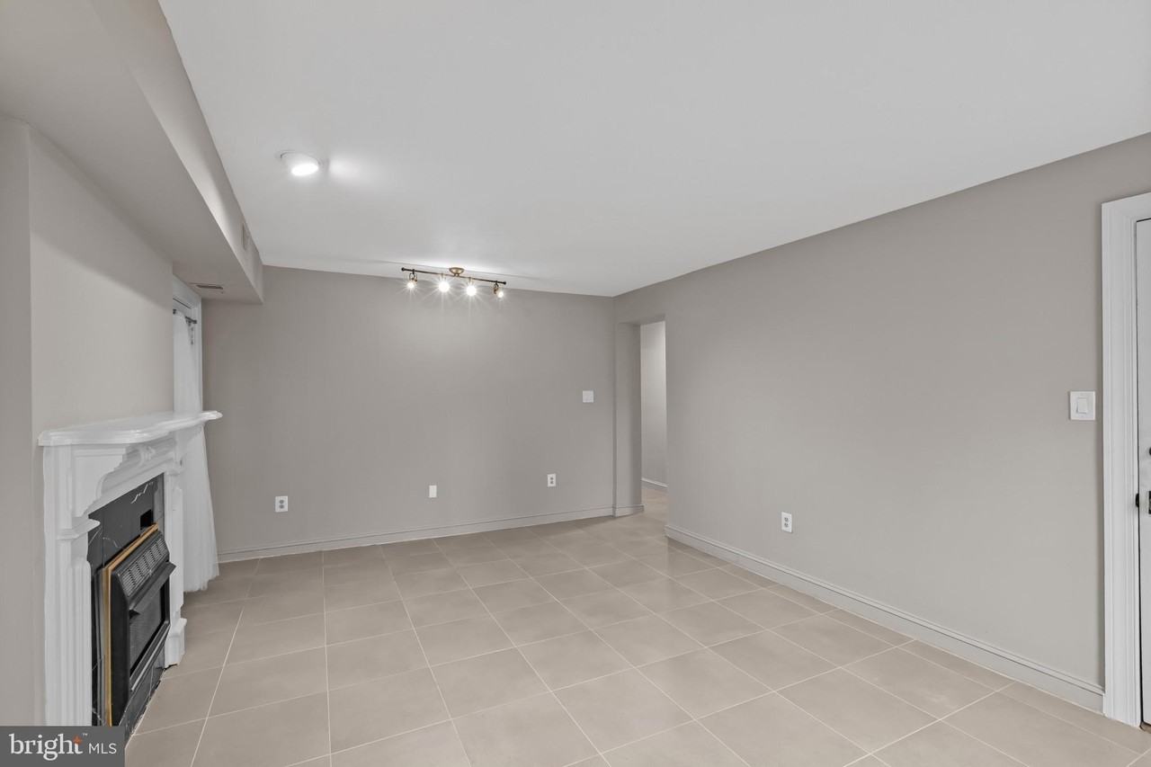 810 Queen St Unit 1 #1 - Photo 7 of 32