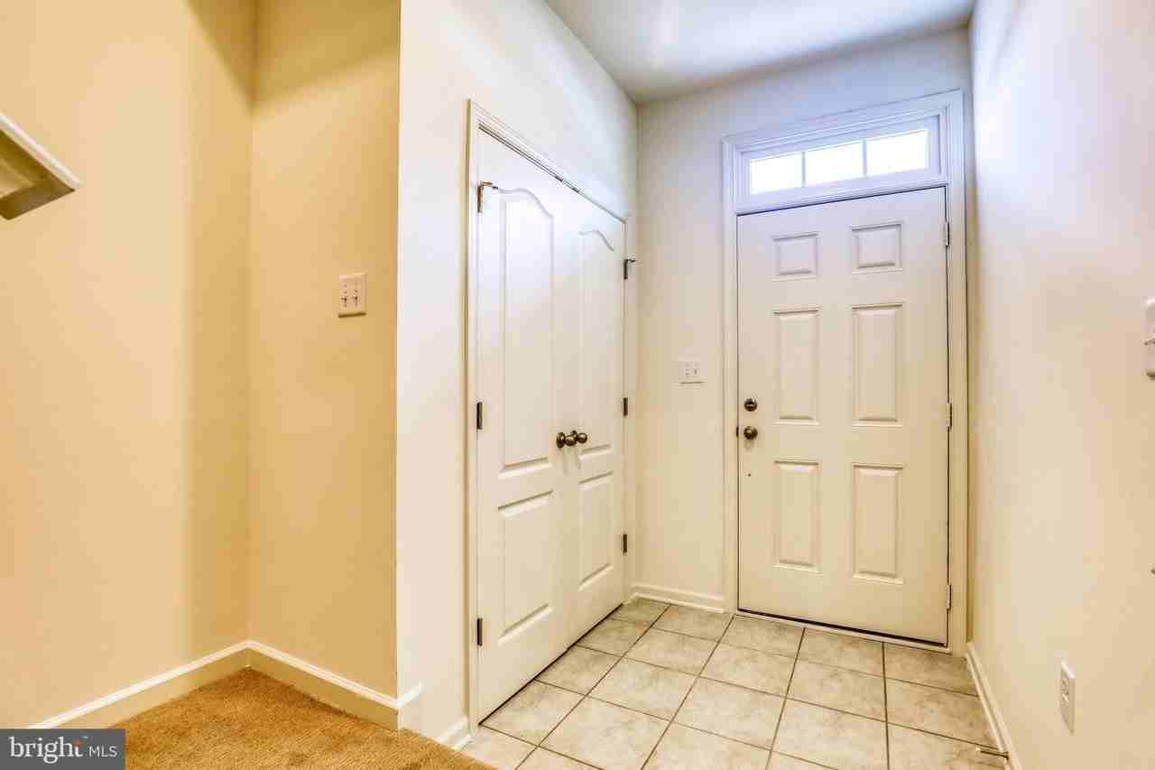 102 Metcalf Ter - Photo 4 of 27