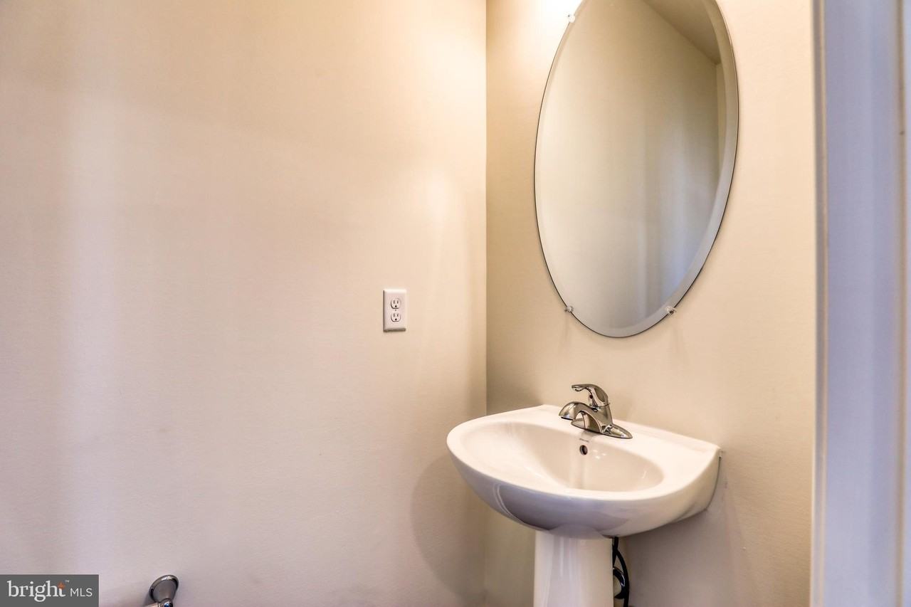 102 Metcalf Ter - Photo 5 of 27