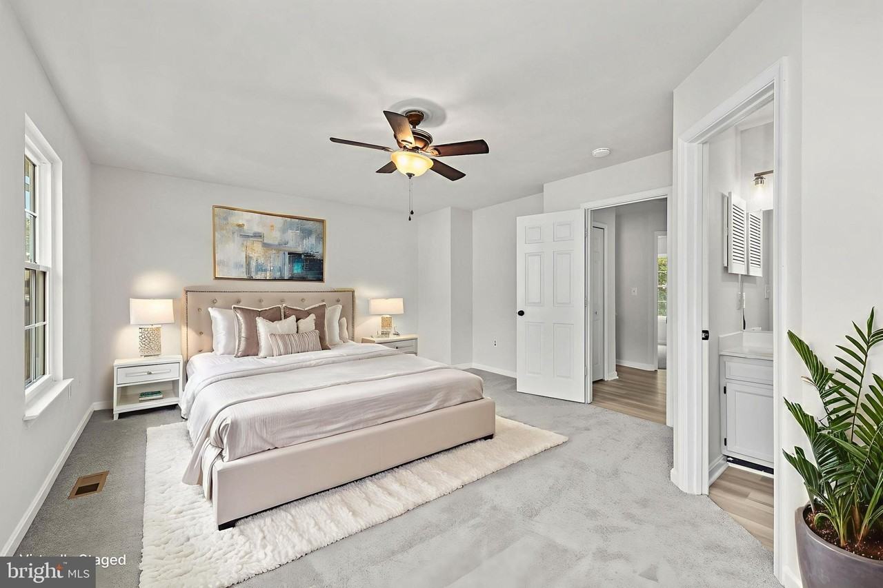 306 Kings Crest Dr - Photo 4 of 41