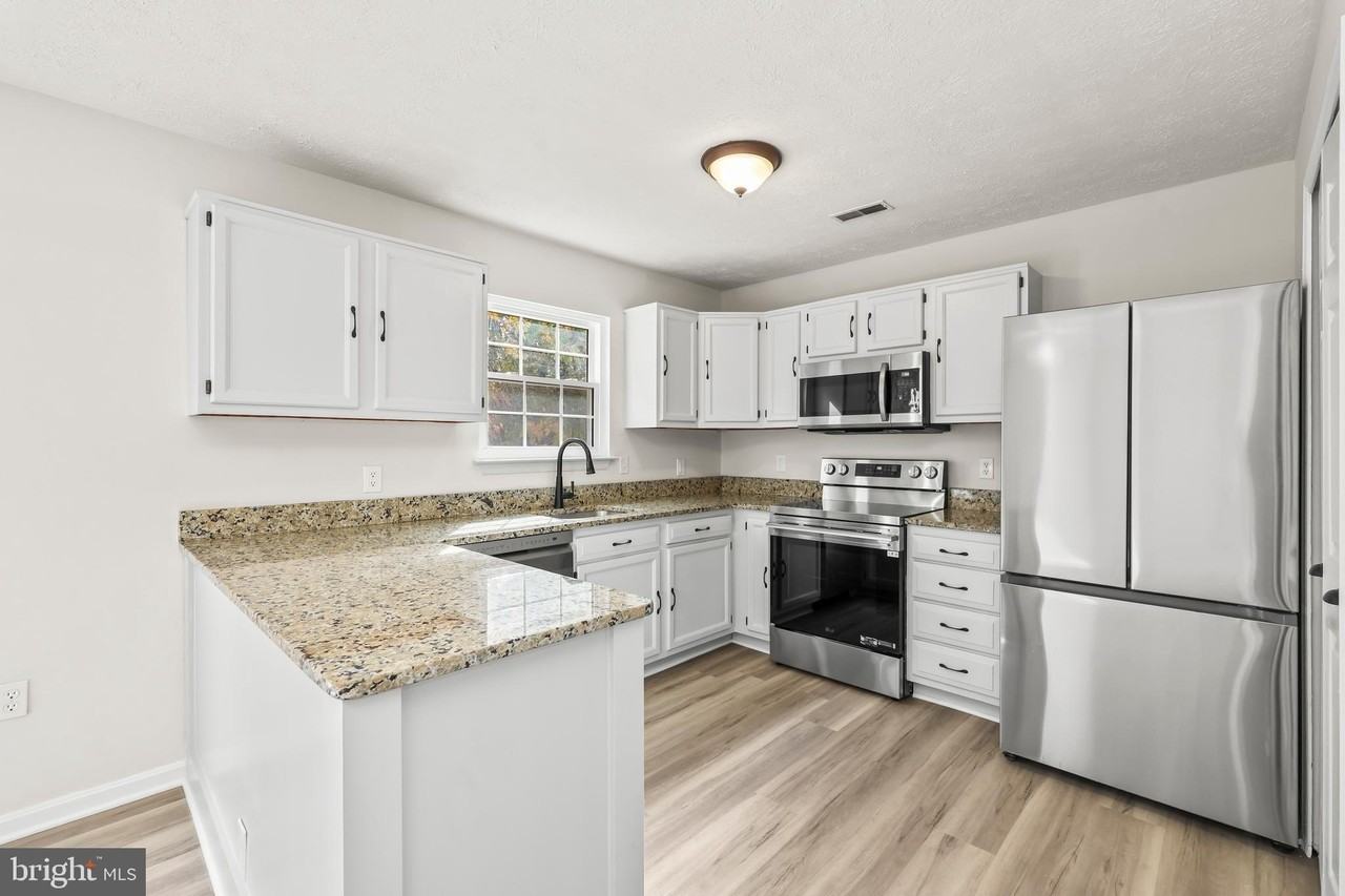 306 Kings Crest Dr - Photo 7 of 41