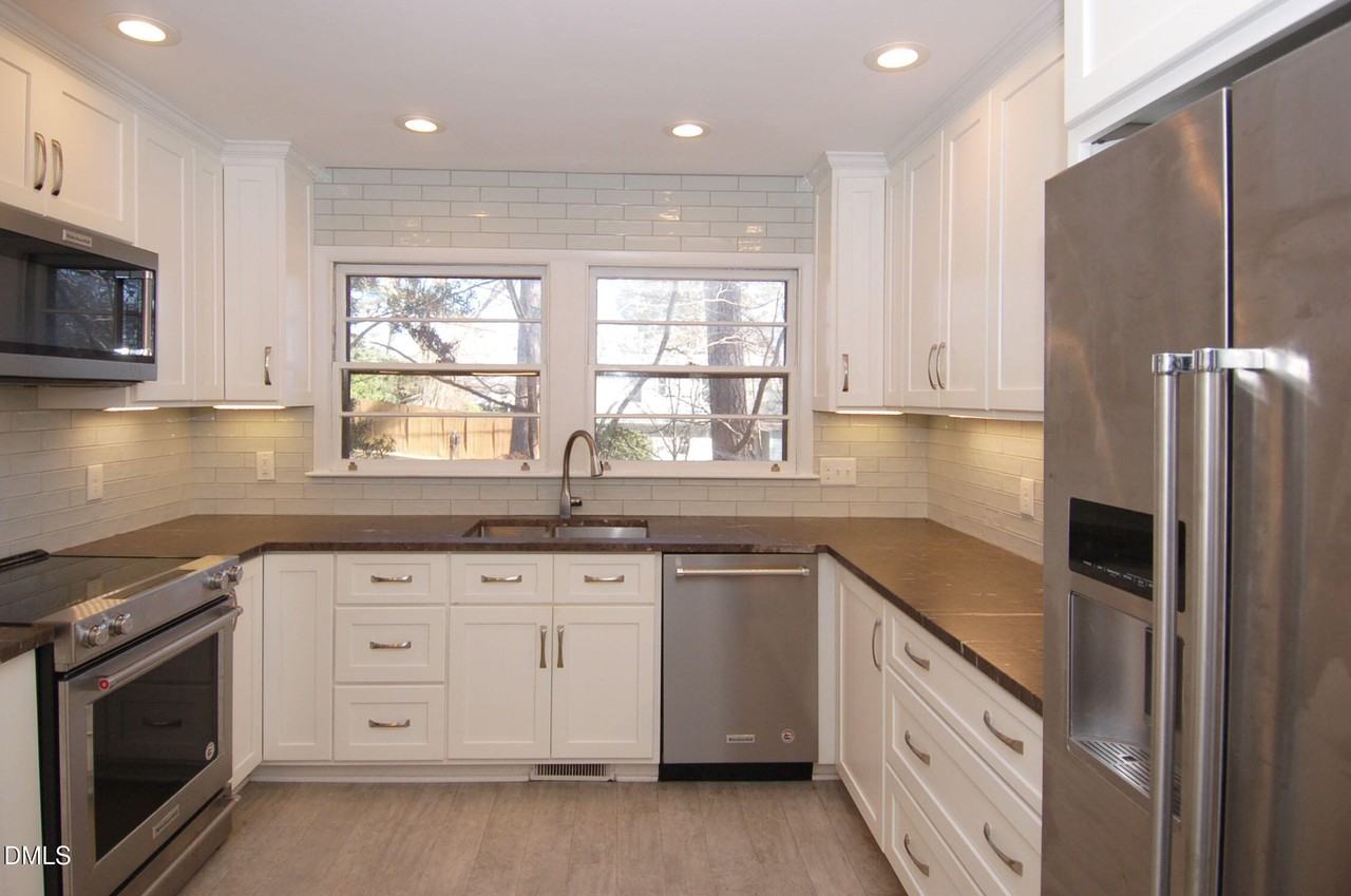 3407 Coleridge Dr - Photo 4 of 15