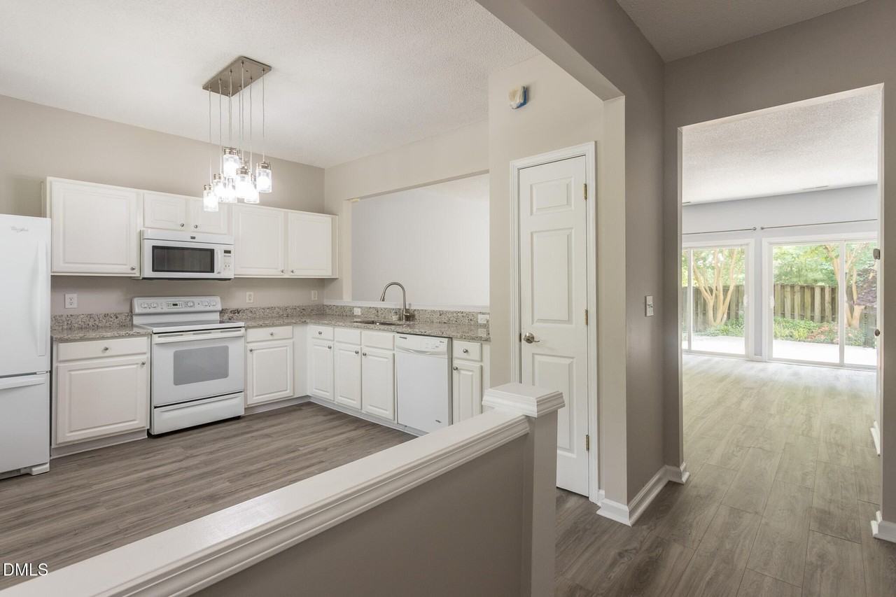 113 Sterling Oaks Ct - Photo 5 of 29