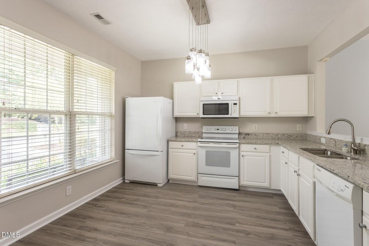 113 Sterling Oaks Ct - Photo 6 of 29