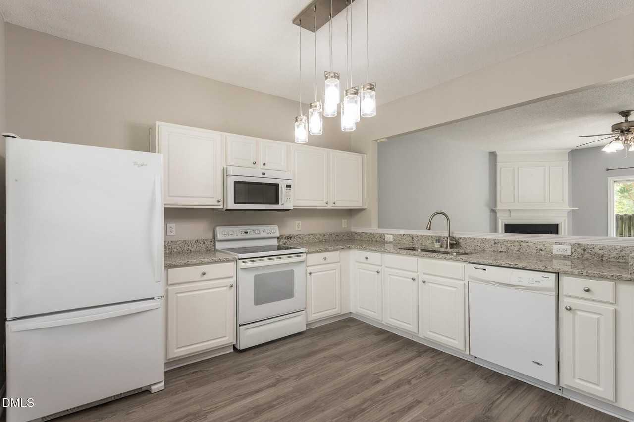 113 Sterling Oaks Ct - Photo 7 of 29