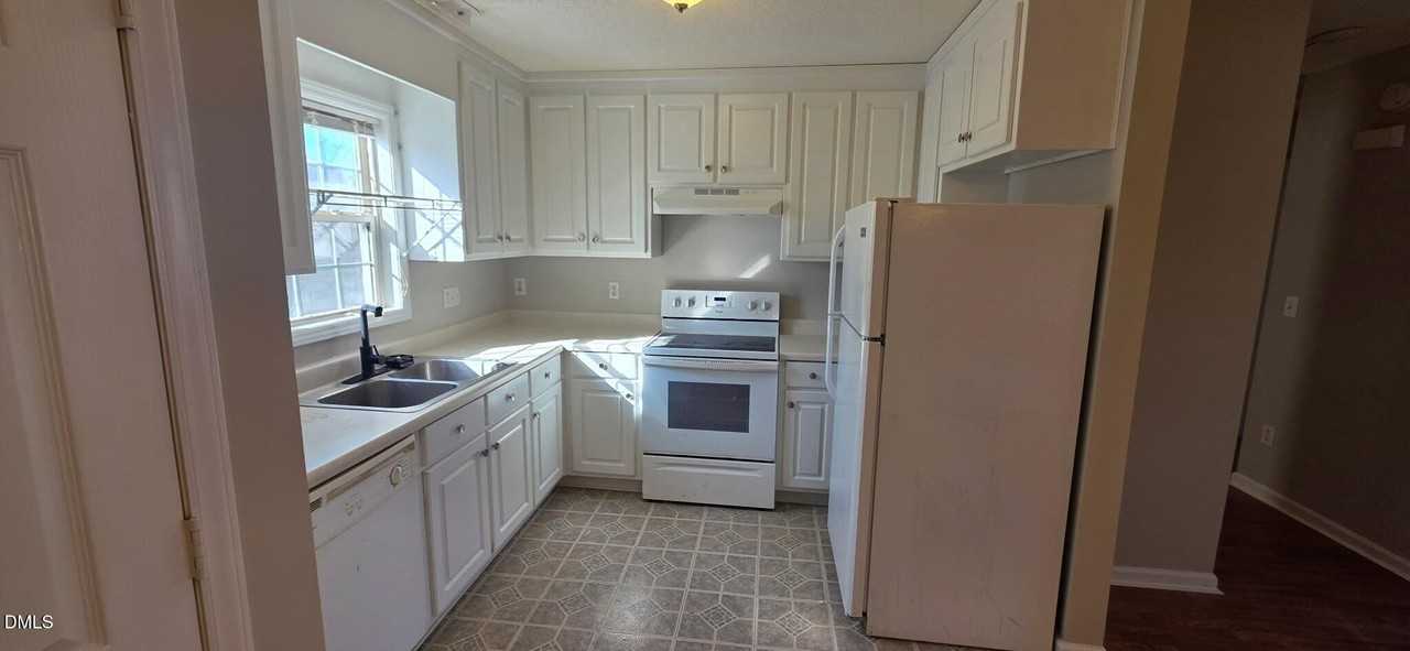 601 W Anderson St - Photo 4 of 7