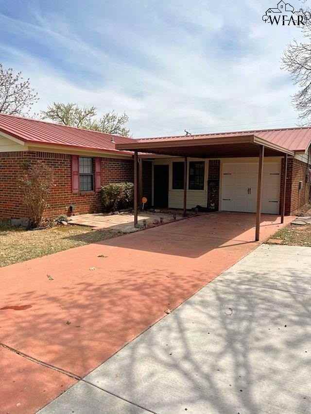 705 W Manes Ave - Photo 2 of 13