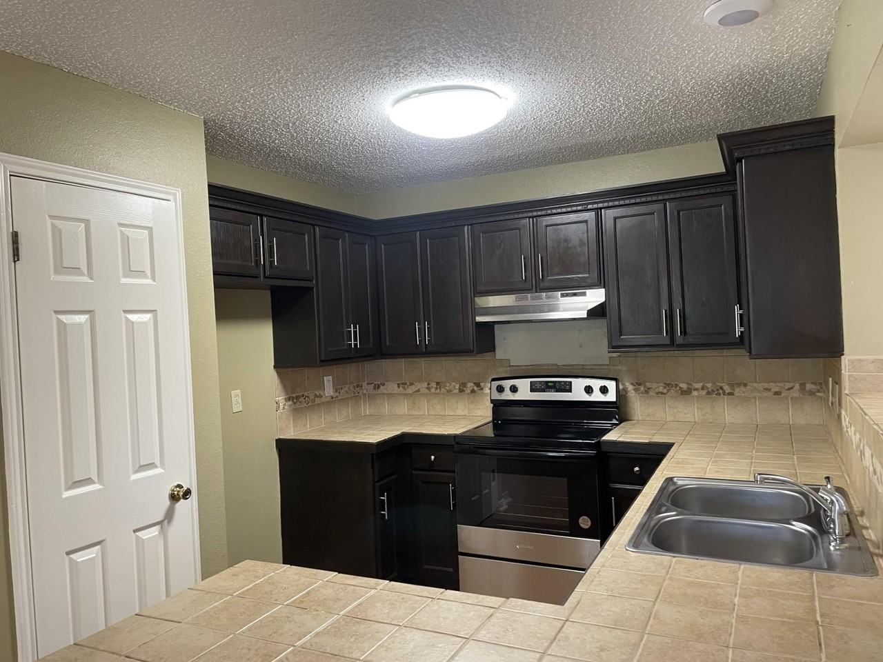 101 Martingale Apt 1-A - Photo 6 of 19