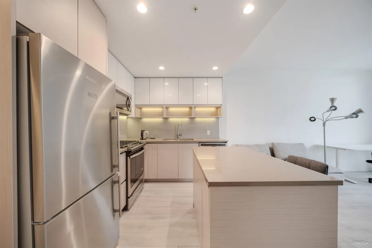 8850 University Crescent #512 - Photo 4 of 20