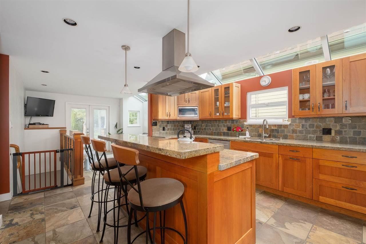 214 25th Street West - Photo 3 of 11