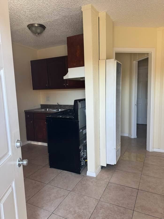 10108 S Figueroa St - Photo 3 of 6