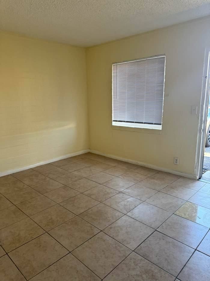 10108 S Figueroa St - Photo 4 of 6