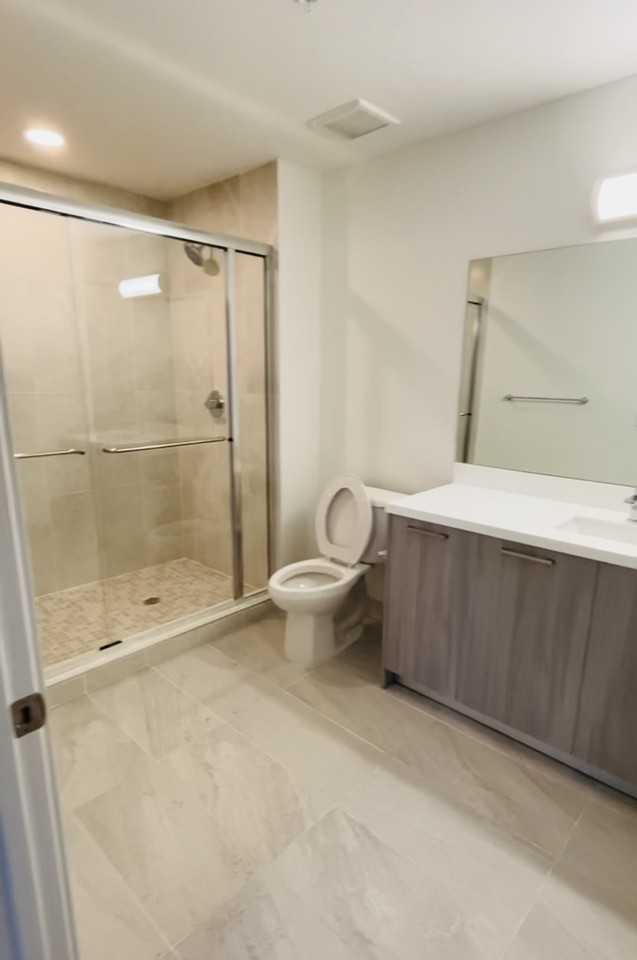 709 E 21st St #301 - Photo 7 of 12