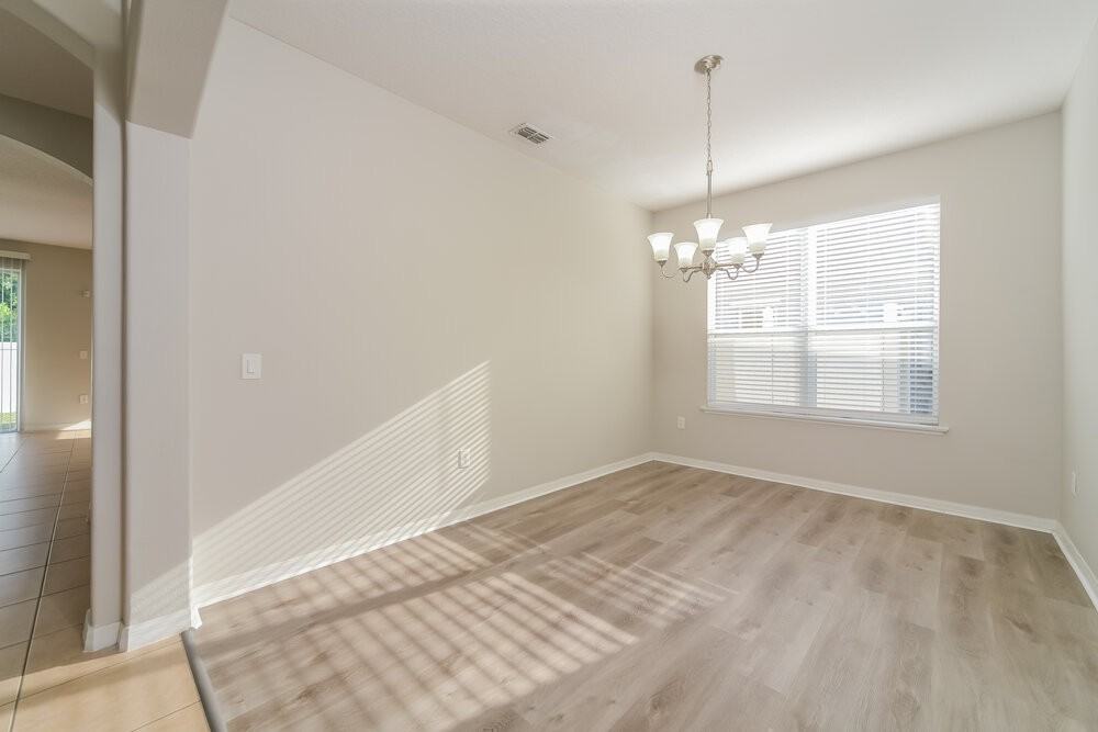 2041 The Oaks Blvd - Photo 5 of 16