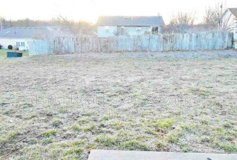 805 Johnson Cir #A - Photo 3 of 5