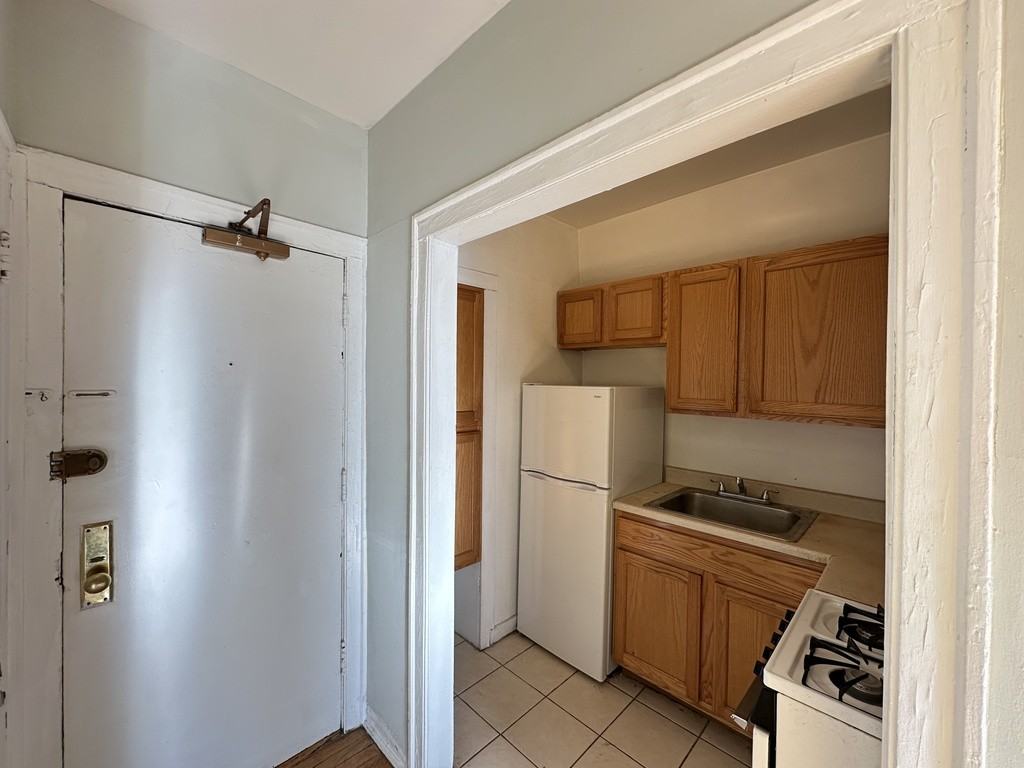1164 N Dearborn St #213 - Photo 2 of 21