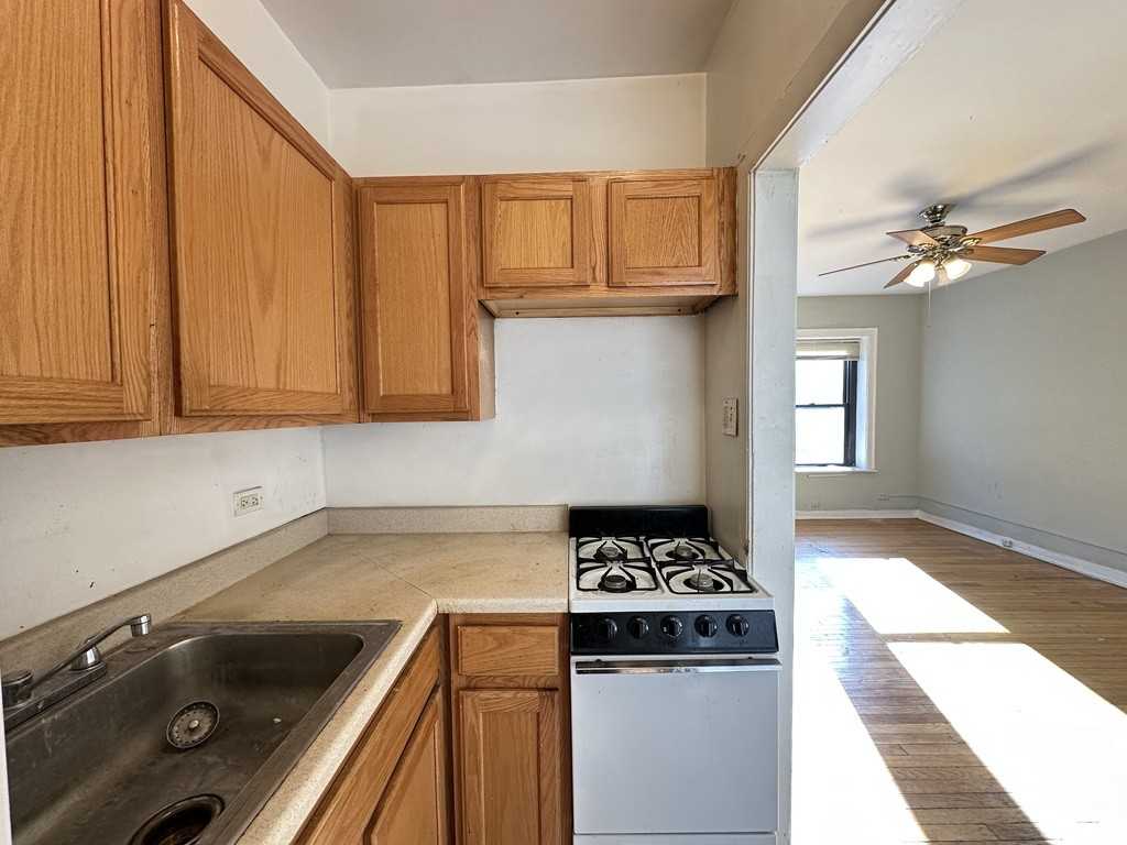 1164 N Dearborn St #213 - Photo 5 of 21