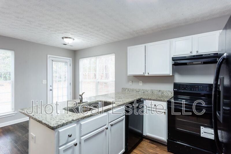 218 Matthew Ln - Photo 3 of 32