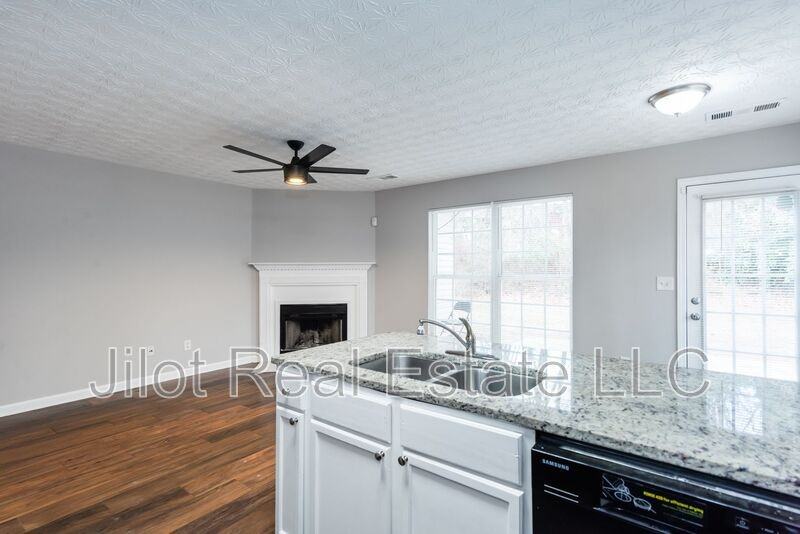 218 Matthew Ln - Photo 6 of 32