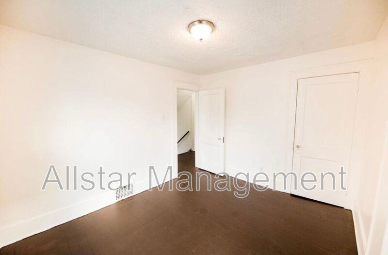 284 Gordon Dr - Photo 2 of 14