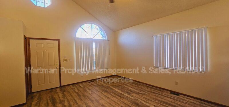 6555 Holt Dr - Photo 4 of 26