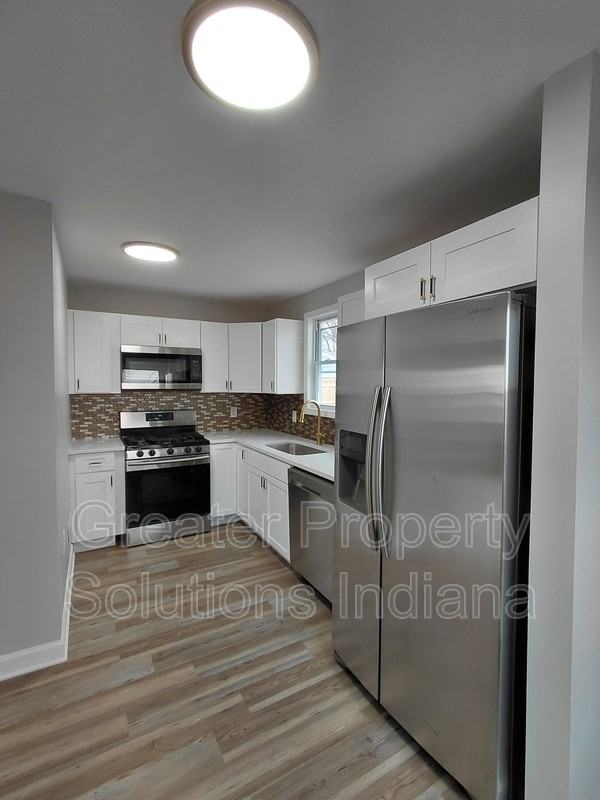 3445 163rd St - Photo 2 of 8