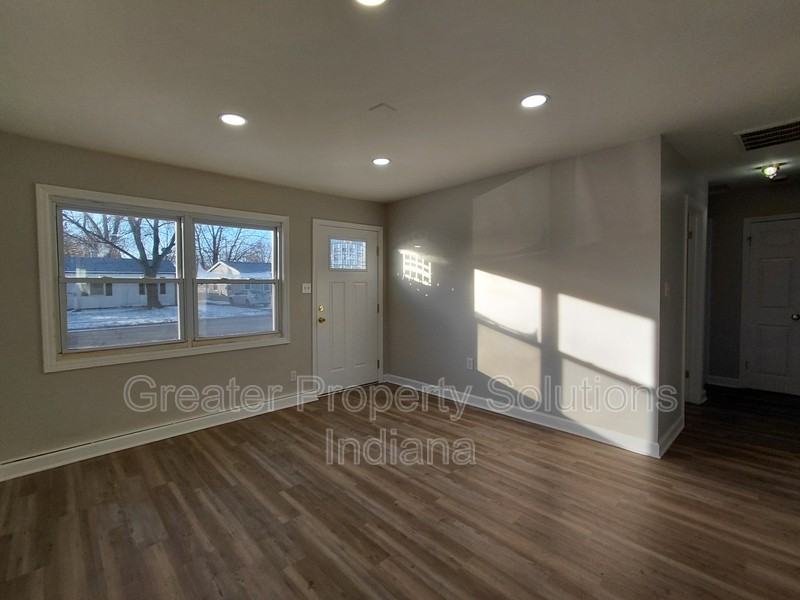 3445 163rd St - Photo 3 of 8