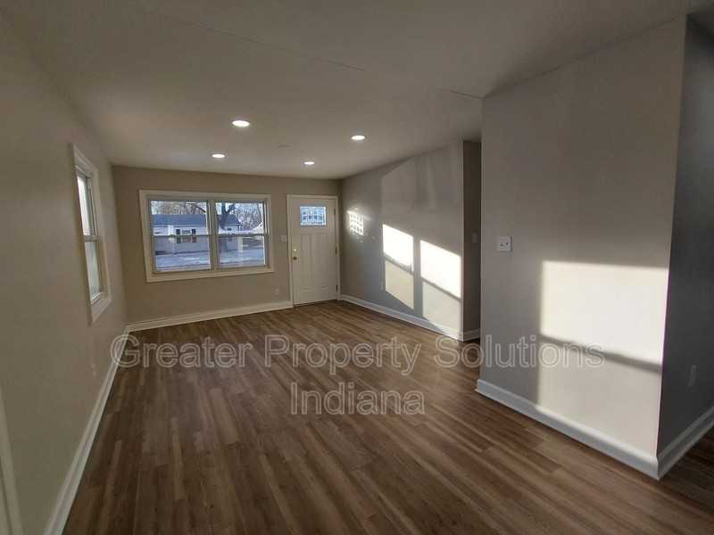 3445 163rd St - Photo 4 of 8